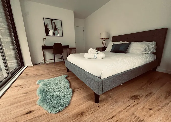 Brand New Spacious 3 Bed City Apartment With Terrace In Shoreditch